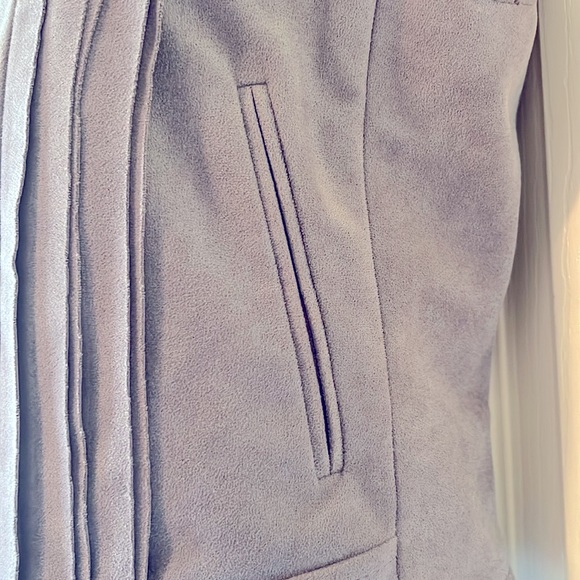 BCBG moto vest in dove - Picture 7 of 7